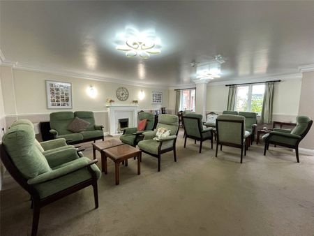 Victoria Road, Farnborough, Hampshire, GU14 - Photo 2