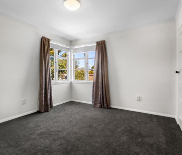 Cosy 2-Bedroom Home Plus Study with Large Deck in Strowan - Photo 1