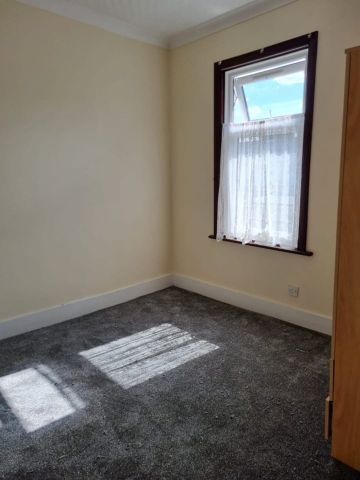 3 Bed Flat, Grosvenor Road, E6 - Photo 5
