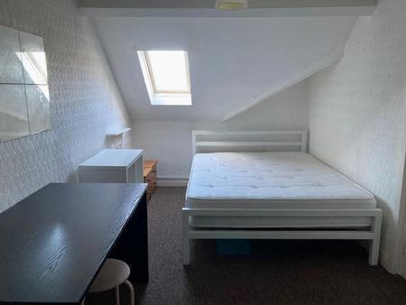 5 bedroom apartment to rent - Photo 2