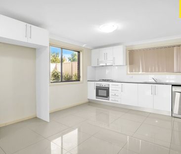 WELL MAINTAINED THREE BEDROOM TOWNHOUSE! - Photo 3