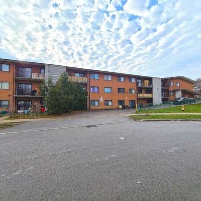 308 - 80 Blackfriar Ave: Spacious and Ready for Immediate Move-In! - Photo 3