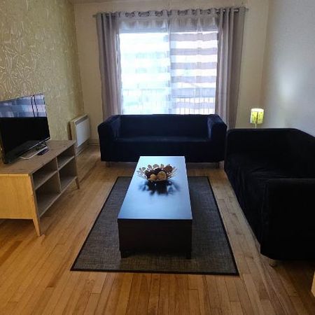 Logement 4 1/2 à louer meublé - face métro VIAU / DISPONIBLE - Photo 3