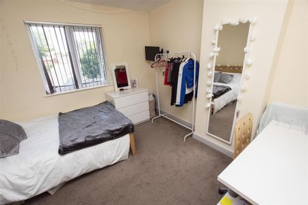 6 bedroom house to rent - Photo 2
