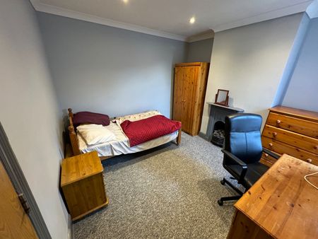 4 Bed Terraced House, Malmesbury Road, SO15 - Photo 5