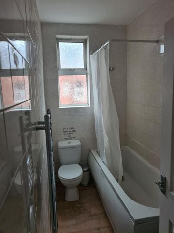 4 bedroom terraced house to rent - Photo 5