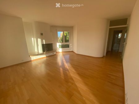 2.5 Zimmer Wohnung mit Lift, Balkon, Tiefgaragenparkplatz - Foto 2