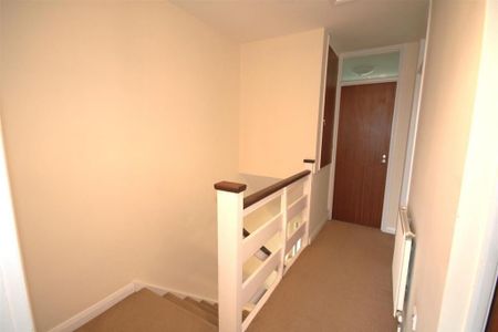 3 bedroom end of terrace house to rent - Photo 4