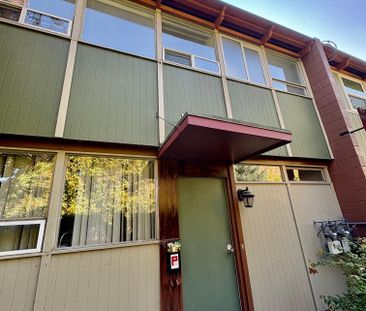 Serene Townhome – Convenient Location - Photo 3