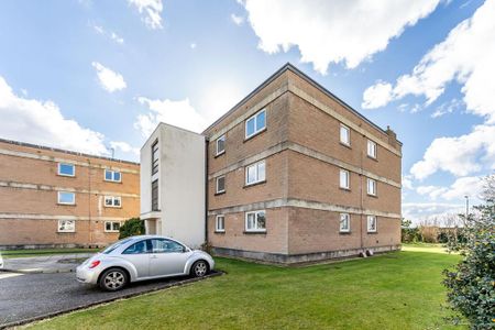 3 bedroom flat to rent - Photo 4