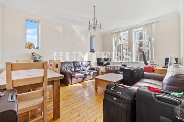 3 bedroom Flat To Let - Photo 1