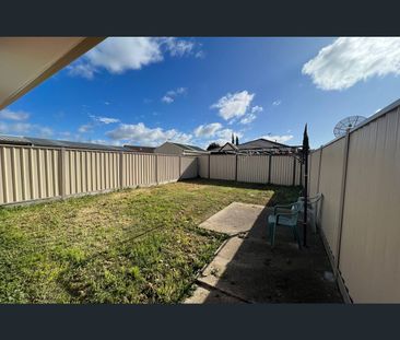 2/52 Currunghi Court, St Albans, Vic 3021 - Photo 1