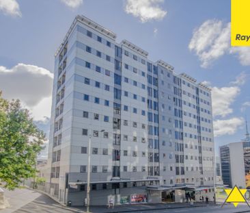 City Living Made Easy - 3-Bedroom Apartment on Queen Street - Photo 5