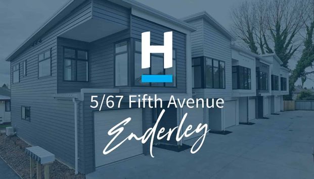 Modern townhouse in Enderley - Photo 1