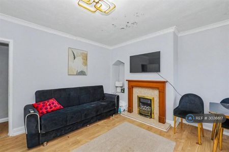 3 bedroom terraced house to rent - Photo 2