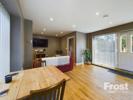 Priory Cottage, 3 Stomp Road, Bucks,SL1 - Photo 2