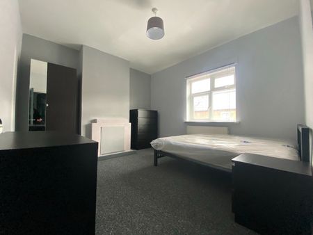 4 Bed Terraced House, Blenheim Road, RG1 - Photo 3