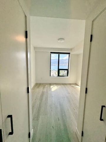 LAKEVIEW AT BROOKLYN! 1 Bdrm PLUS Den - Photo 5