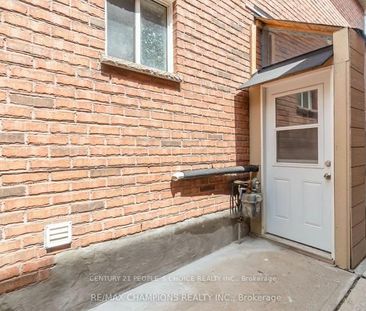 Semi-Detached Home For Lease | N8091342 - Photo 4