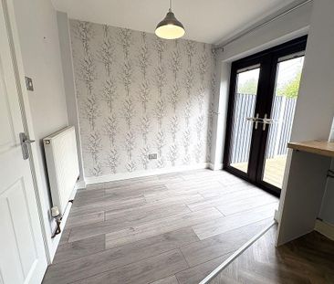 2 bedroom end of terrace house to rent - Photo 3