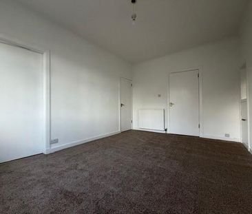 3 bedroom flat to rent - Photo 5