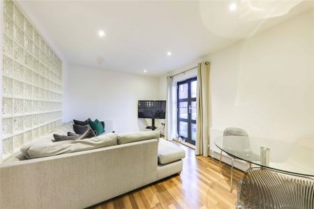 2 bedroom Flat in Bonham Court, Winnersh - Photo 3