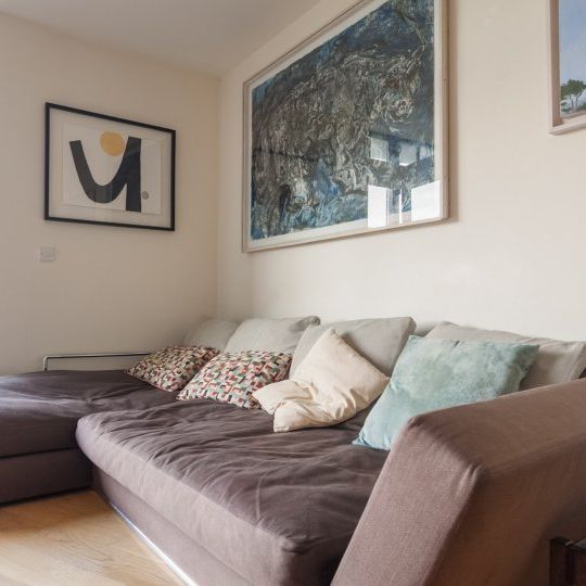 Bright room in 2-bedroom apartment in Bray, Dublin - Photo 1