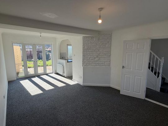 3 bedroom terraced house to rent - Photo 1