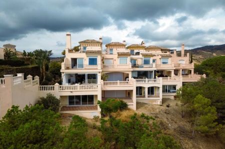 Semi-Detached House in Elviria – Marbella - Photo 3