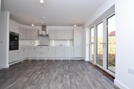3 bedroom detached house to rent - Photo 2