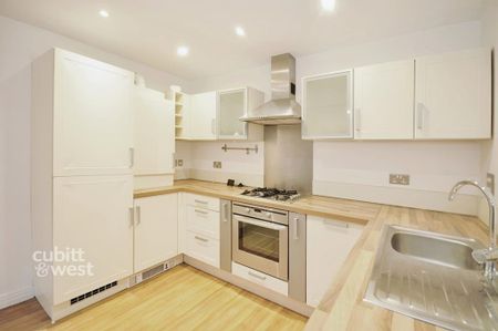 2 bedroom flat to rent - Photo 3