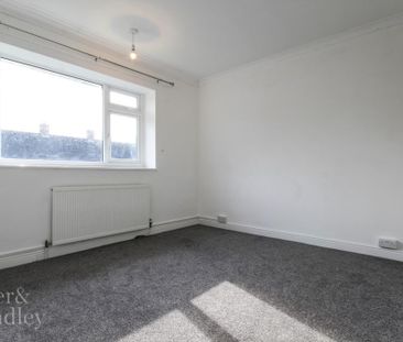 3 bedroom end of terrace house to rent - Photo 5