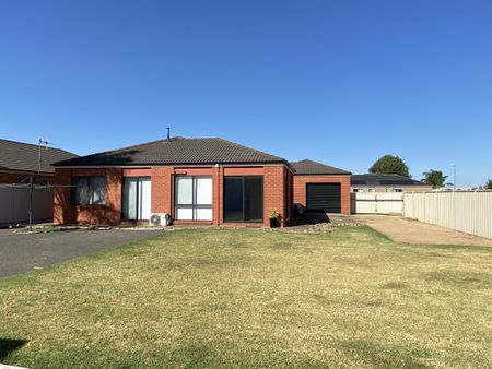 14 Fig Avenue, SHEPPARTON VIC 3630 - Photo 4