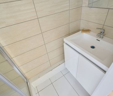 LEONE LALIRE B3 Roommate 3 Bedrooms at Reims - Photo 6