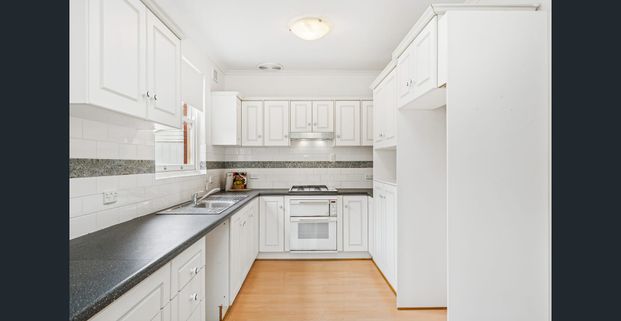 Spacious Family Home! - Photo 1