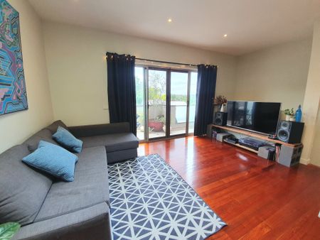2/8 Chaleyer Street, Reservoir - Photo 4