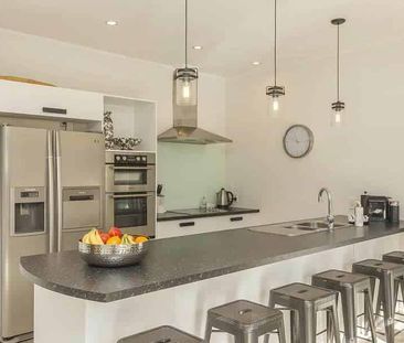 Easy living in Mt Eden - Photo 2