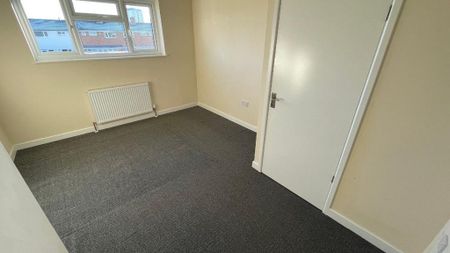 2 bedroom semi-detached house to rent - Photo 2