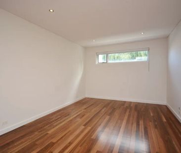 “EXTRAORDINARY TOWNHOUSE LIVING NEARBY THE BEACH” - Photo 3