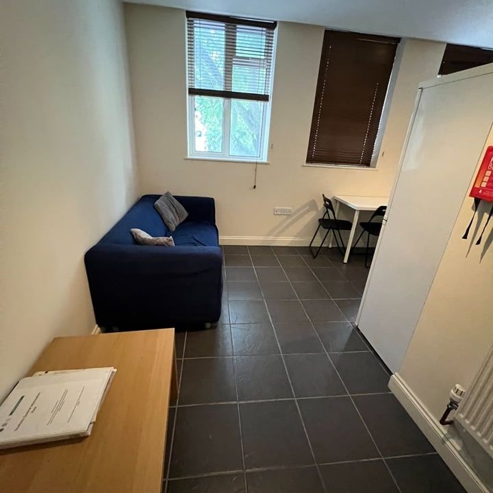 3 Bed Flat, Bond Street, BS1 - Photo 1