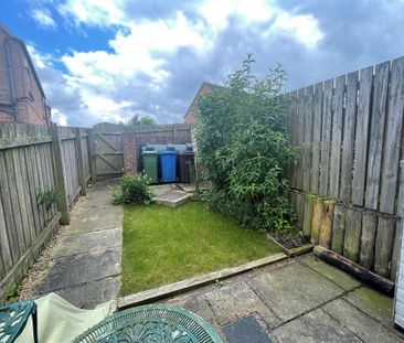 2 bedroom terraced house to rent - Photo 4