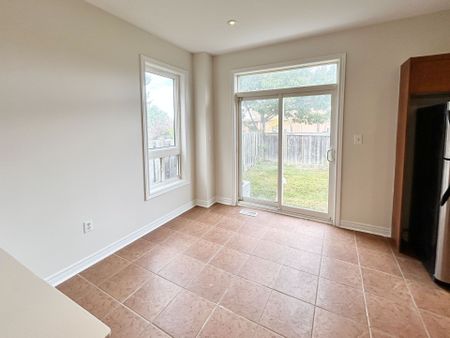 For Lease - 3342 Fountain Park Avenue, Mississauga, Ontario - Photo 5