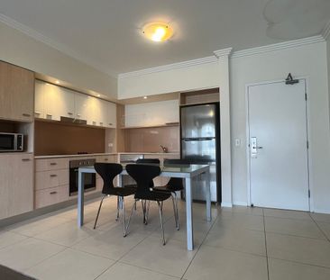 Modern Apartment in Prime Varsity Lakes Location - Photo 6