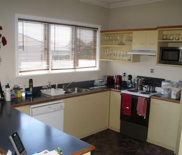 Parkvale Family Home - Photo 3