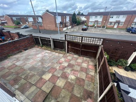 3 bedroom end of terrace house to rent - Photo 4