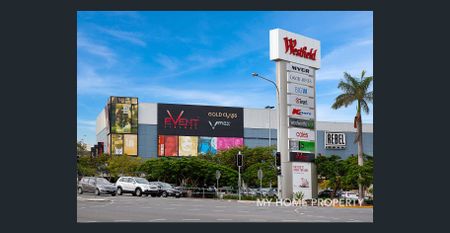 FANTSTIC TWO BEDROOM UNIT WITH DOUBLE LOCK UP GARAGE - Photo 3