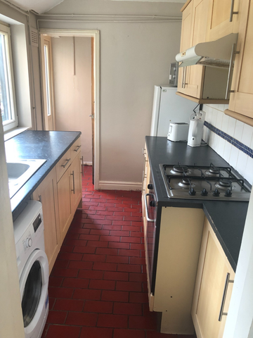 1 bedroom in a house share to rent - Photo 5