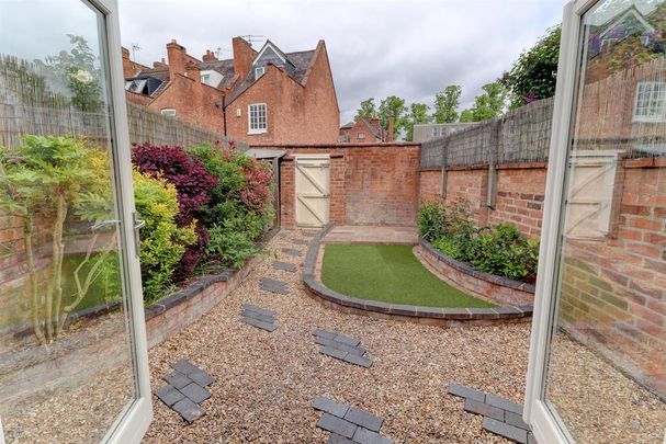 3 bedroom terraced house to rent - Photo 1