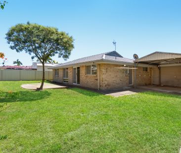 3 Bed, 1 Bath, 2 Car - Large Block - Photo 3