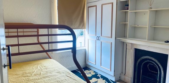 Room in a Shared House, Navarre Road, E6 - Photo 2